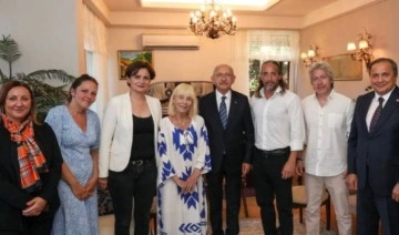 Kemal Kılıçdaroğlu, Cüneyt Arkın'ın ailesini ziyaret etti