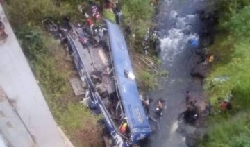 Kenya’da yolcu otobüsü 40 metre yükseklikten nehre düştü: 24 ölü