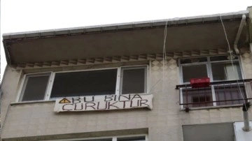 Kiracıdan ev sahibini şoke eden pankart! 'Bu bina çürüktür'