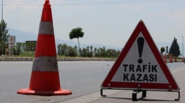 Kırıkkale'de otomobil demir korkuluklara çarptı: 1 ölü, 2 yaralı