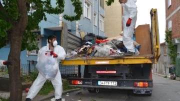 Kocaeli'de bir evden 17 kamyon dolusu çöp çıkartıldı!