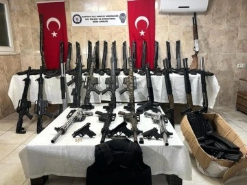 Kocaeli'de durdurulan araçta 45 av tüfeği, 3 tabanca ele geçirildi