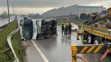 Kocaeli'de servis midibüsü devrildi: 2 işçi yaralandı!