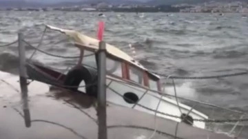Kocaeli'de şiddetli fırtına sebebiyle deniz taştı, 7 balıkçı teknesi battı