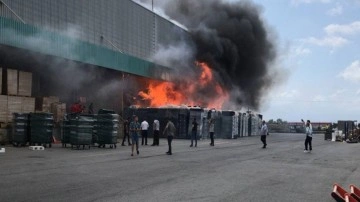 Kocaeli'de zincir marketin deposunda büyük yangın