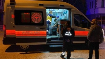 Kocaeli'nde servis minibüsü ile otomobil çarpıştı: 3 yolcu yaralı