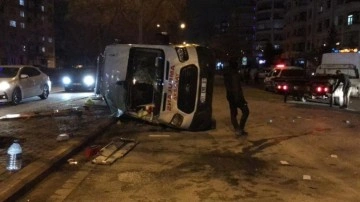 Konya'da ambulans ile otomobil çarpıştı: 3'ü sağlık görevlisi 4 yaralı