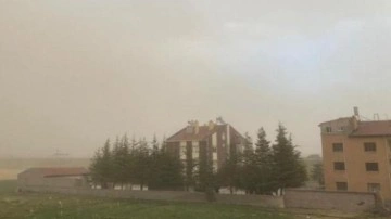 Konya'da kum fırtınası hayatı olumsuz etkiledi