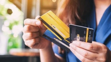 Kredi kartında 20 milyon kişi borcunu öteliyor