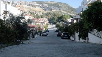 Kuşadası Hacıfeyzullah Mahallesi yeni yollarına kavuştu