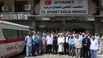 Kutsal topraklarda rahatsızlanan hacı adaylarını, Türk hekimleri tedavi ediyor