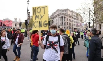 Londra’daki monarşi karşıtı eylemde 52 gözaltı