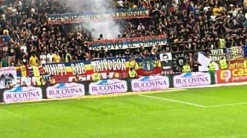 Maçta "Kosova Sırbistan'dır" pankartı açıldı! Oyuncular sahayı terk etti