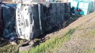 Malatya'da yolcu otobüsü şarampole devrildi: 15 yolcu yaralandı