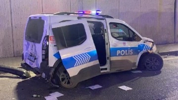 Maltepe'de hafriyat kamyonu polis aracına çarpıp kaçtı: 2 polis yaralı