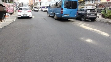 Maltepe'de kontrolden çıkan otomobil yolcu dolu minibüse çarptı!