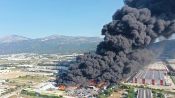Manisa'daki yangın! Dumanlar İzmir'e ulaştı: Vatandaşlara uyarı yapıldı