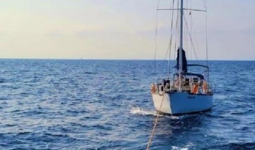 Marmaris açıklarında sürüklenen teknedeki 2 kişi kurtarıldı