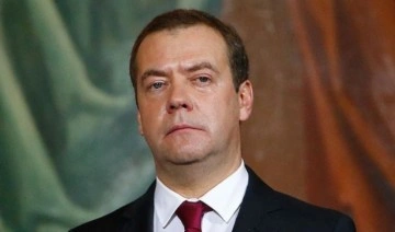 Medvedev'den AB'ye kış tavsiyesi: Likör, battaniye ve kazan stoklayın