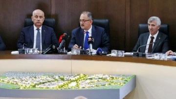 Mehmet Özhaseki: 200 bin konutumuzun inşası devam ediyor
