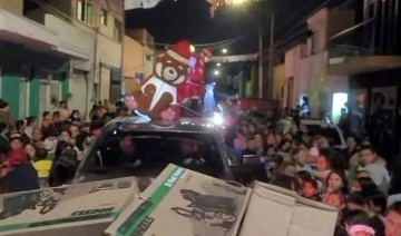 Meksika'da uyuşturucu karteli üyeleri çocuklara Noel hediyesi dağıttı