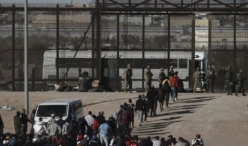 Meksikalı polisler, ABD sınırında düzensiz göçmenlere müdahale etti