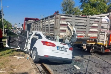 Mersin'de otomobil tıra arkadan çarptı: 4 ölü