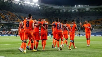 Mesut Özil ilk maçına çıktı! Başakşehir Kayserispor engeleni rahat geçti