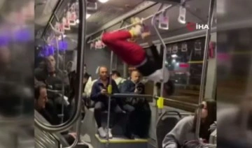 Metrobüste direk dansı: Yolcular şaşkına döndü