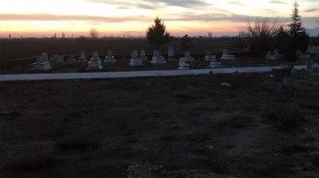 Mezarlıkta bedeninin yarısı toprağa gömülü cansız kadın bedeni bulundu