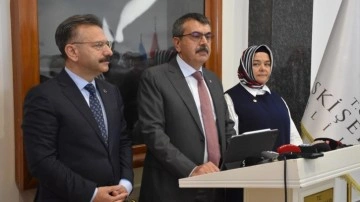 Milli Eğitim Bakanı Tekin'den tepki: 81 ilde sadece o belediye zor durumda bırakıyor