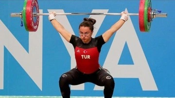 Milli halterci Aysel Özkan'dan Avrupa Şampiyonası'nda bronz madalya