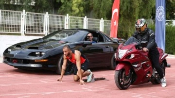 Milli rekortmen atlet Kayhan Özer, spor otomobil ve motosikletle yarıştı