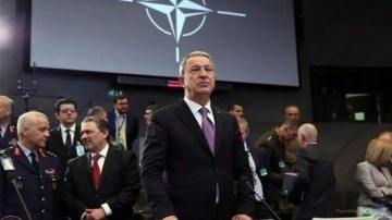 Milli Savunma Bakanı Akar NATO Karargahı'nda