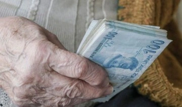 Milyonlarca emeklinin gözü buraya çevrildi: Emekli bayram ikramiyesi artacak mı?