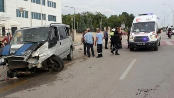 Minibüsle duvara çarpan ehliyetsiz alkollü sürücüye 22 bin TL ceza