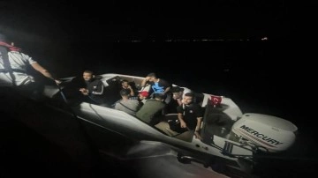 Muğla'da lastik bot içerisinde 28 kaçak göçmen kurtarıldı!