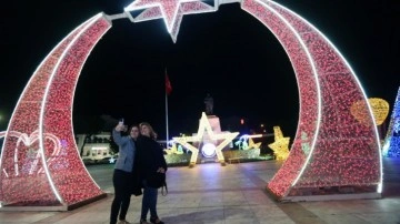 Muğla’da yeni yıl süslemelerine vatandaşlardan yoğun ilgi