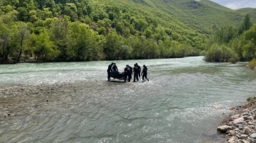 Munzur Çayı'nda kaybolan 3 kişiden 1'inin cesedine ulaşıldı
