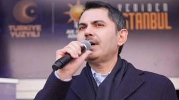 Murat Kurum, AK Parti Adalar İlçe Başkanlığı önünde vatandaşlara seslendi