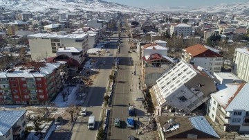 Murat Kurum depremin etkilediği 10 ildeki hasarlı bina sayısını açıkladı