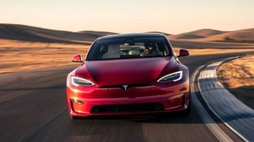 Musk görse inanmaz! Tesla ile 2 milyon km yol yaptı