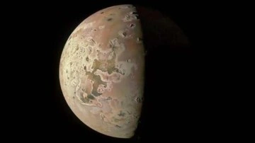 NASA, Jüpiter'in uydusu Lo'yu hiç olmadığı kadar net gördü!