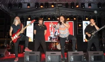 Necati ve Saykolar grubu Manisa'da konser verdi
