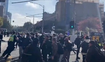 Neo-Naziler, polis ve karşı protestocularla çatıştı