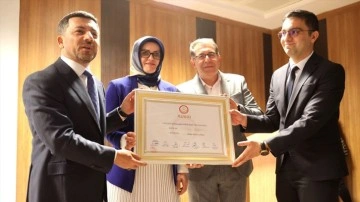 Nevşehir Belediye Başkanı Rasim Arı mazbatasını aldı