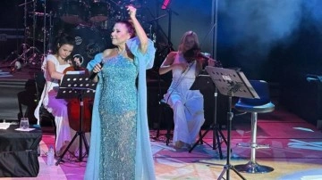 Nilüfer Marmaris'teki konserinde ayakta alkışlandı