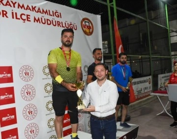 Nusaybin'de 15 Temmuz Demokrasi ve Milli Birlik Günü Kort Tenisi Turnuvası Ödül Töreni