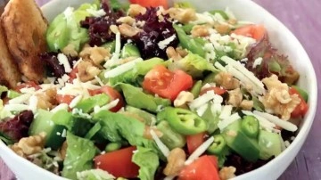 Nusret salatası tulum peynirli salata tarifi tadı damakta kalıyor!