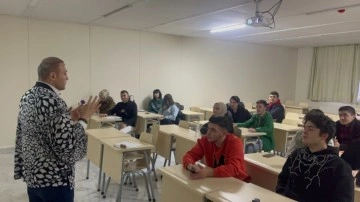 Öğrencilere ücretsiz Japonca kursu, yoğun ilgi gösterdiler